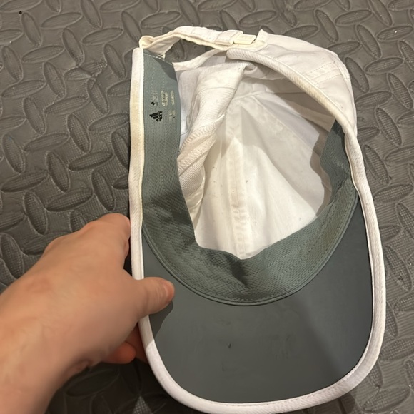 Adidas white cap - Picture 4 of 4